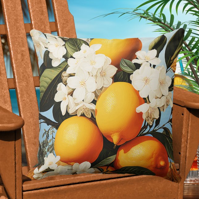 Almofada Laranjas mediterrânicas Summer Sun (Pillow featuring a painting of Mediterranean oranges under the summer sun with elegant white flowers)