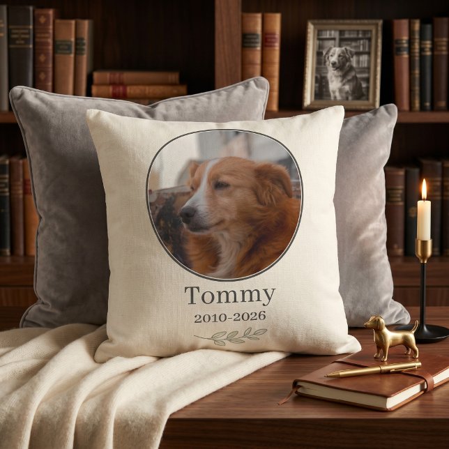 Almofada Lembrança Silenciosa de Luxo com Nome e Data de Me (Quiet Luxury Pet Memorial Name & Date Keepsake Throw Pillow)