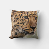 Leopardo com Olhos Verdes Piercing