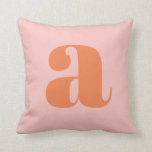 Almofada Letra retrorativa do Monograma Laranja Cor-de-Rosa<br><div class="desc">Este travesseiro decorativo apresenta o seu monograma em coral sobre um fundo cor-de-rosa pastel em letras retrorreflectoras. ideia de presente de excelente!</div>