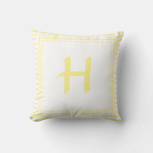 Almofada Letra Yellow Frame Monogramas Strike Cushion (Frente)