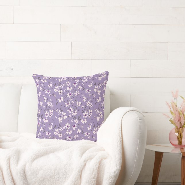 Almofada linda florzinha branca roxa com fundo azul (Sofá)