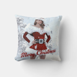 Almofada Linda mulher de Natal sobre a neve do inverno