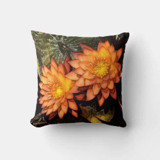 Almofada Lírios de Água Laranja Elegante