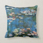 Almofada Lírios de Claude Monet, Impressionismo venenoso<br><div class="desc">Waterlily (1914), de Claude Monet, é uma pintura impressionista de arte natural. Uma das muitas variações das pinturas florais de lírio-d'água que Monet pintou pelo lago em seu jardim floral em Giverny, França. Sobre o artista: Claude Monet (1840-1926) foi o fundador do movimento de pintura impressionista francês, com a maioria...</div>