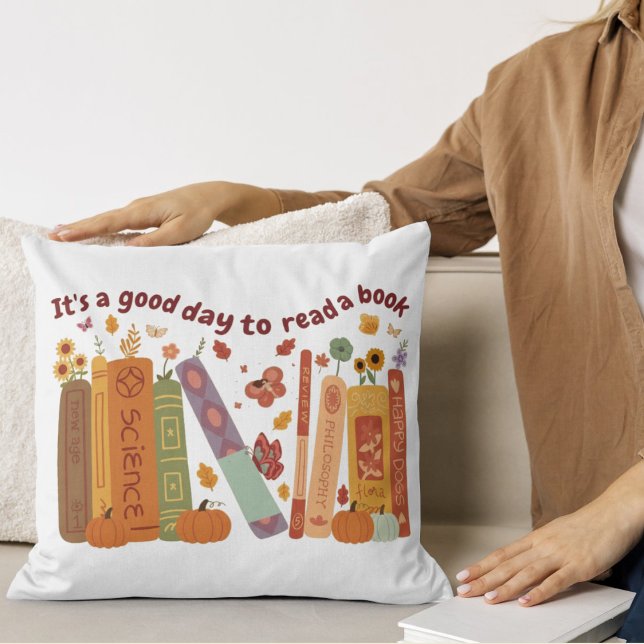 Almofada Livro da Bibliotecas Amantes Laranja Pumpkin e Fol (Librarian book Lovers wight Pillow Natural color, cute orange pumpkin, fall/autumn, Its A Good Day )