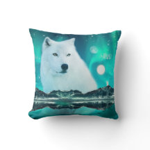 Lobo árctico e noite mágica com luzes nortes