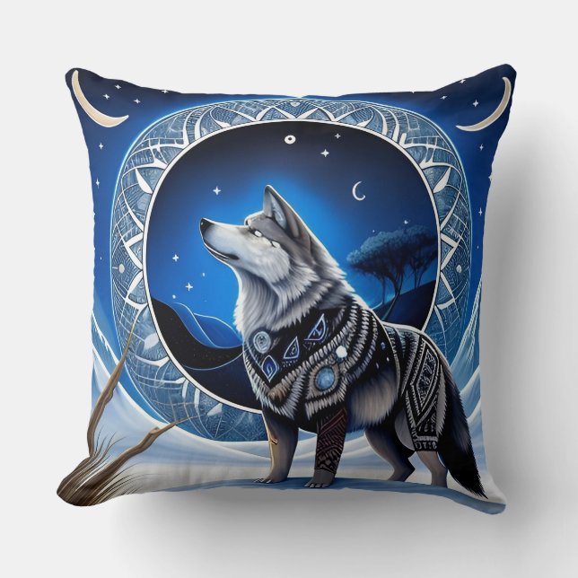 Almofada Lobo Majestoso Sob Céu Estrelado (Frente)