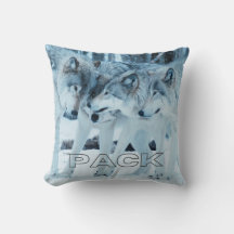 Lobos Cinzas da Família Pack Afetados na Neve Bran