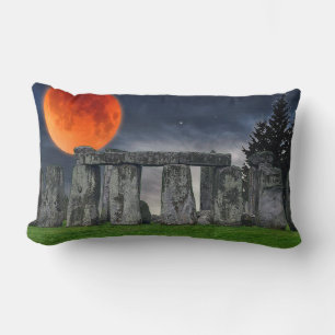 Almofada Lombar Antiga Stonehenge e Lua Vermelha Mística