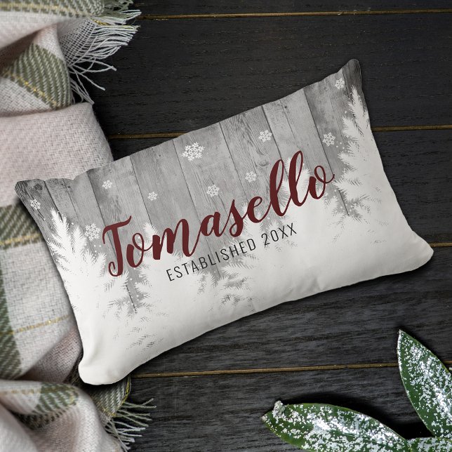 Almofada Lombar Árvores de Pinheiro de Madeira Rústica de Inverno  (Rustic Wood Winter Pine Trees Burgundy Name Lumbar Pillow)