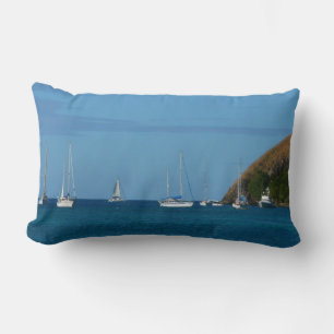 Almofada Lombar Barcos à vela na Baía de Branco e Azul Náutico