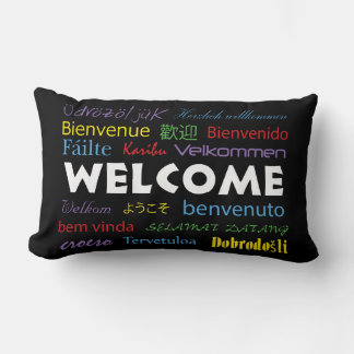 Almofada Lombar Bem-vindos em muitos idiomas coloridos em preto