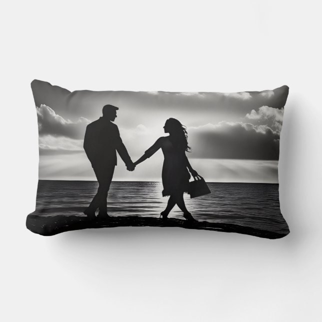 Almofada Lombar Black & White Beach Walk Silhouette: Eterno Love (Frente)