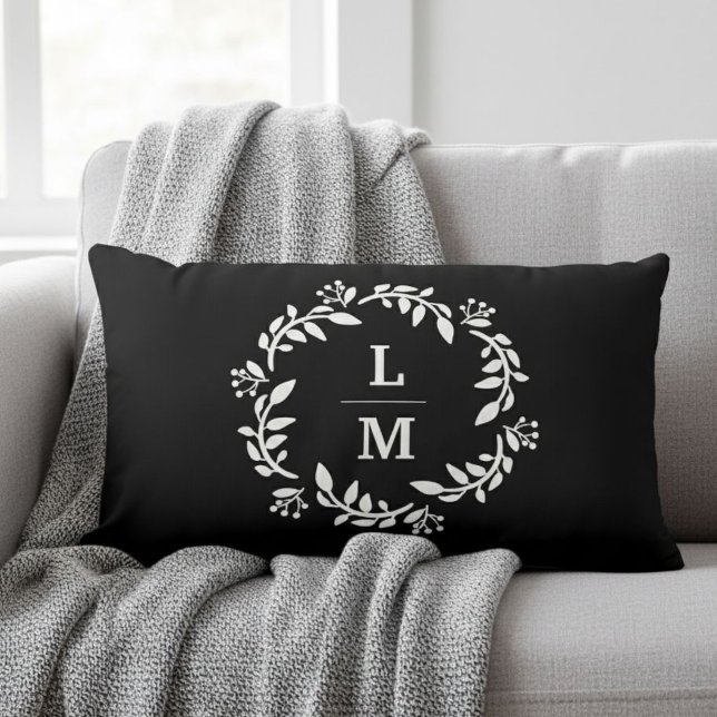 Almofada Lombar Black & White Monogram Wreath Lumbar Pillow (Criador carregado)