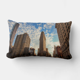 Almofada Lombar Construção do Flatiron de NYC, vista larga, nuve
