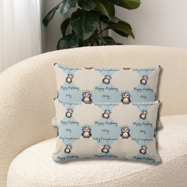 Almofada Lombar Cute Penguins Bilíngue Feliz Cumpleaños (Cute Penguins Bilingual throw pillow, feliz cumpleaños, custom name. Multilingual Project.)