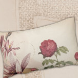 Almofada Lombar Design Floral Minimalista de Creme e Borgonha<br><div class="desc">O travesseiro de sotaque elegante apresenta um simples design floral minimalista com um botão violeta vintage enquadrado pelo na moda amarillis com elementos design de ouro esmaecidos; a composição em camadas dá profundidade e perspectiva ao design geral. Um design de uma coleção correspondente. Um travesseiro decorativo de sotaque na moda...</div>