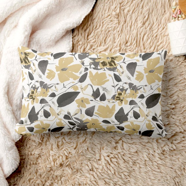 Almofada Lombar Flores De Cinzas Amarelas Clematis Vine (Clematis Vine Yellow Gray Flowers Lumbar Pillow from Studio Posies. )