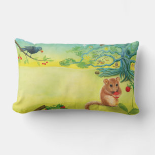 Almofada Lombar Hazel Dormouse Comendo    Morango Selvagem Pílula