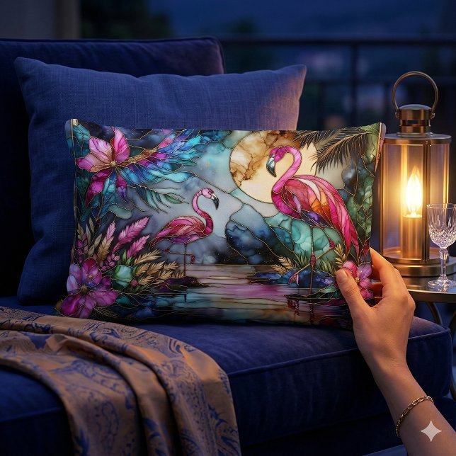 Almofada Lombar Jardim da Lua do Flamingo de Vidro Colorido (Stained Glass Flamingo Moon Garden Lumbar Pillow Mockup A)