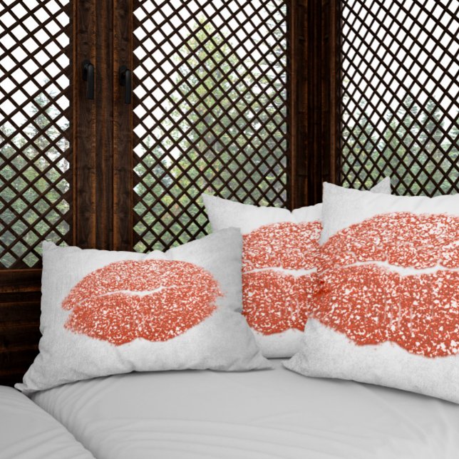 Almofada Lombar Lábios Cinza Brilhante Capa Dourada Makeup Kiss (Criador carregado)