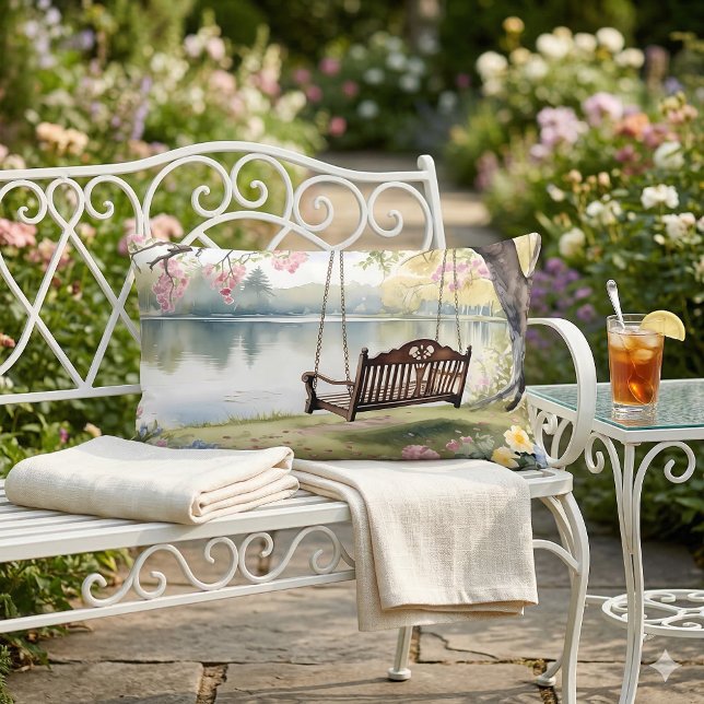 Almofada Lombar Lakeside Swing em Jardim Romântico de Aquarela (Lakeside Swing in Romantic Watercolor Garden Lumbar Pillow Mockup A)