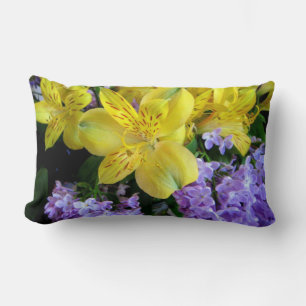 Almofada Lombar Lírios Amarelos e Flores Lilases Roxos