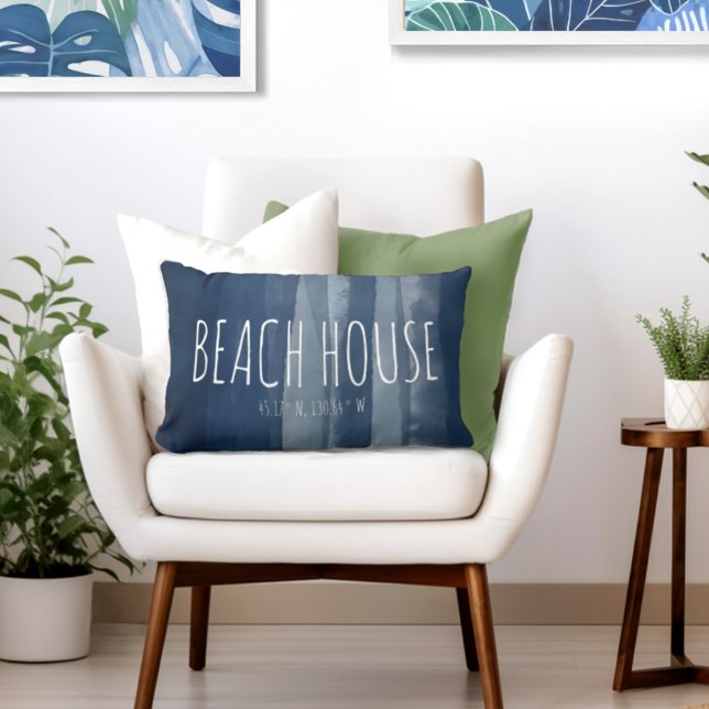 Almofada Lombar Marinho de Coordenadas Personalizadas da Casa de P (Add your own Beach House map co-ordinates to this Totally Coast throw pillow.)