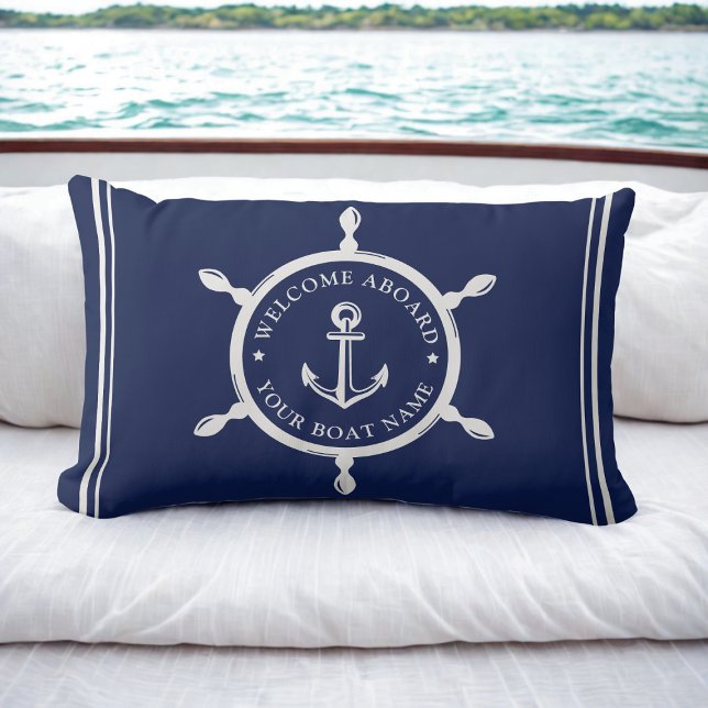 Almofada Lombar Marinho Náutico Azul Bem-vindo a Bordo Nome de Bar (Nautical Navy Blue Welcome Aboard Custom Boat Name Lumbar Pillow)
