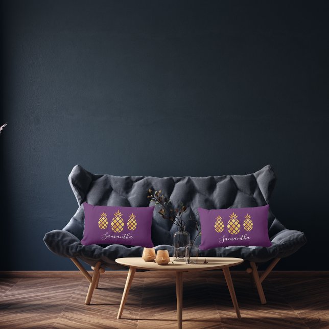 Almofada Lombar Monograma de ananás dourado púrpura (Criador carregado)