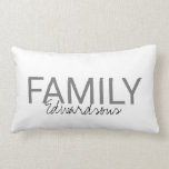 Almofada Lombar Nome de família branco fresco moderno do monograma<br><div class="desc">Travesseiro branco fresco moderno do nome do monograma da família.
Você pode facilmente mudar o texto.</div>