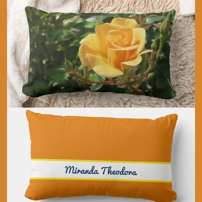 Almofada Lombar Nome Personalizado Linda Cor Amarela Rosa (Modern, elegant personalized name accent pillow with stylish calligraphy script. Yellow rose photo)
