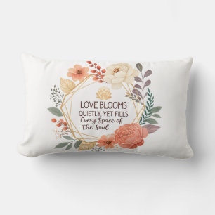 Almofada Lombar O Amor Floresce Silenciosamente – Aquarela de Cita