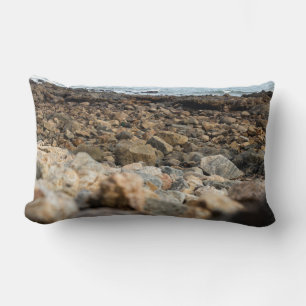 Almofada Lombar Ondina Shoreline: Rugged Coastal Stone Landscape