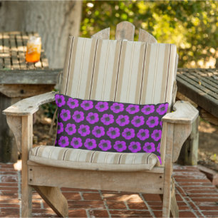 Almofada Lombar Padrão Floral de Geranium roxo em preto