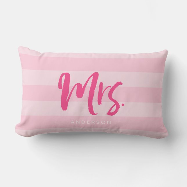 Almofada Lombar Personalize com o nome Sra. Preppy Pink Stripes (Frente)