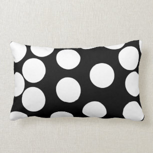 Almofada Lombar Pontos grandes em preto e branco.