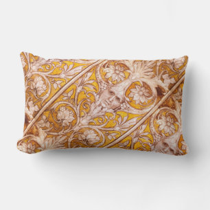 ALMOFADA LOMBAR RAIISSANCE GROTESQUE FACE, DOURADA FLORAL BRANCA