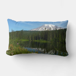 Almofada Lombar Reflexo do Lago Monte Rainier com Flores Silvestre