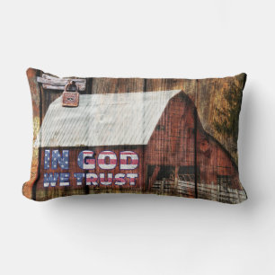 Almofada Lombar Rustic Red Faded Barn Com Trava Em Deus Nós Confia