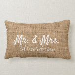 Almofada Lombar Serapilheira rústica do Sr. e da Sra. Casamento<br><div class="desc">Elegante moderno,  Sr. e Sra. serapilheira rústica do falso,  travesseiro Wedding.
Você pode adicionar seu próprio nome na parte dianteira e a data no de volta a personaliza o travesseiro.</div>