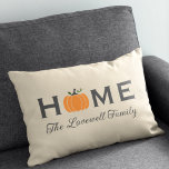 Almofada Lombar Sobrenome Personalizado de Abóbora Laranja inicial<br><div class="desc">Bem-vindos convidados para sua casa este outono com um travesseiro decorativo de retângulo lombar personalizado. O design de tipografia simples e na moda apresenta uma redação "Home" com um texto elegante e personalizado para o seu nome familiar e um sotaque de abóbora laranja. Inclui um esquema neutro de cor bege,...</div>