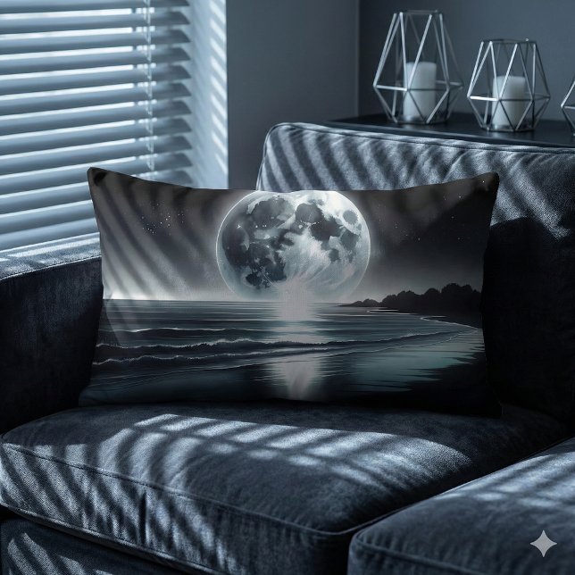 Almofada Lombar Surreal Moonrise Sobre A Costa Tranquila Do Oceano (Surreal Moonrise Over Tranquil Ocean Shore Lumbar Pillow Mockup B)