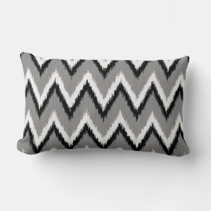 Almofada Lombar Tiras Ikat Chevron - Cinzas/Cinzas, Pretas e Branc