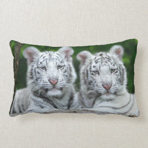 ALMOFADA LOMBAR TRAVESSEIRO BRANCO DE DOIS FILHOTES DE TIGRE