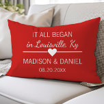 Almofada Lombar Tudo Começou Coração Personalizado de Casais Român<br><div class="desc">Linda almofada decorativa moderna. Perfeita para o sofá ou a cama. Adorno fofo para qualquer quarto. Escolha seu próprio formato: quadrado,  retângulo,  lombar ou redondo.</div>