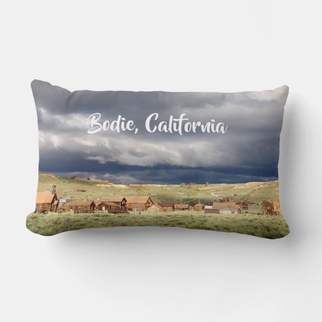 Almofada Lombar Vista geral tormentoso da cidade fantasma de Bodie (Frente)