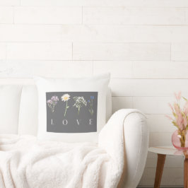 Almofada LOVE Floral – Impressão Botânica Romântica