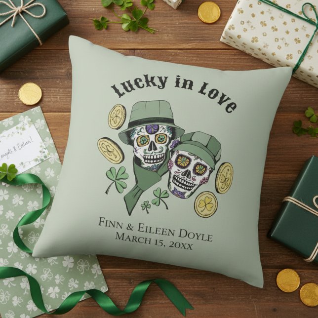 Almofada Lucky In Love Green Irish Sugar Skulls Recentement (Lucky in Love Irish Couples Shower Sage Pillows. Irish Sugar Skulls, Green Shamrocks, Gold Coins)